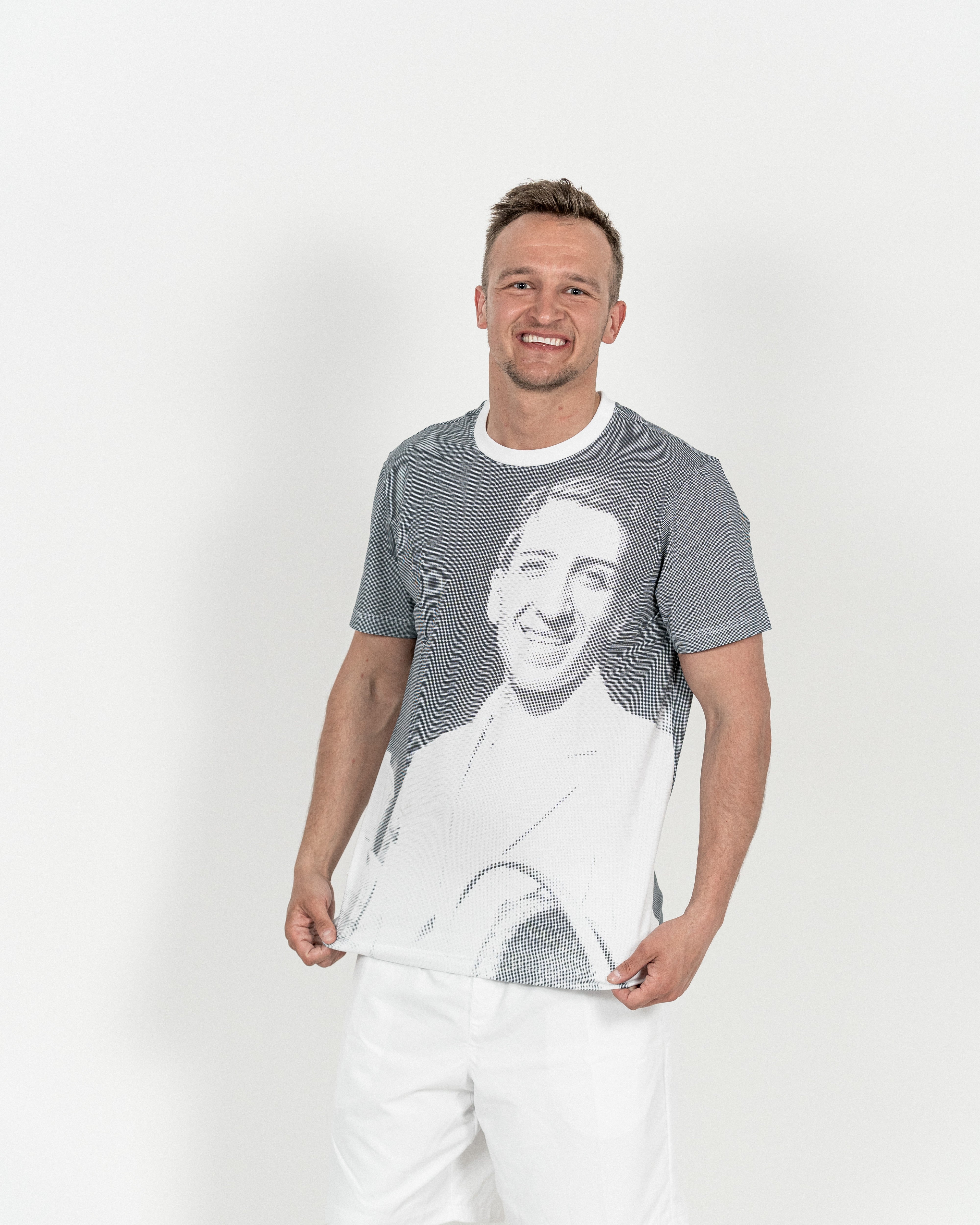 Lacoste Herrre T-shirt "Rene Lacoste" Roland Garros Hvid grå