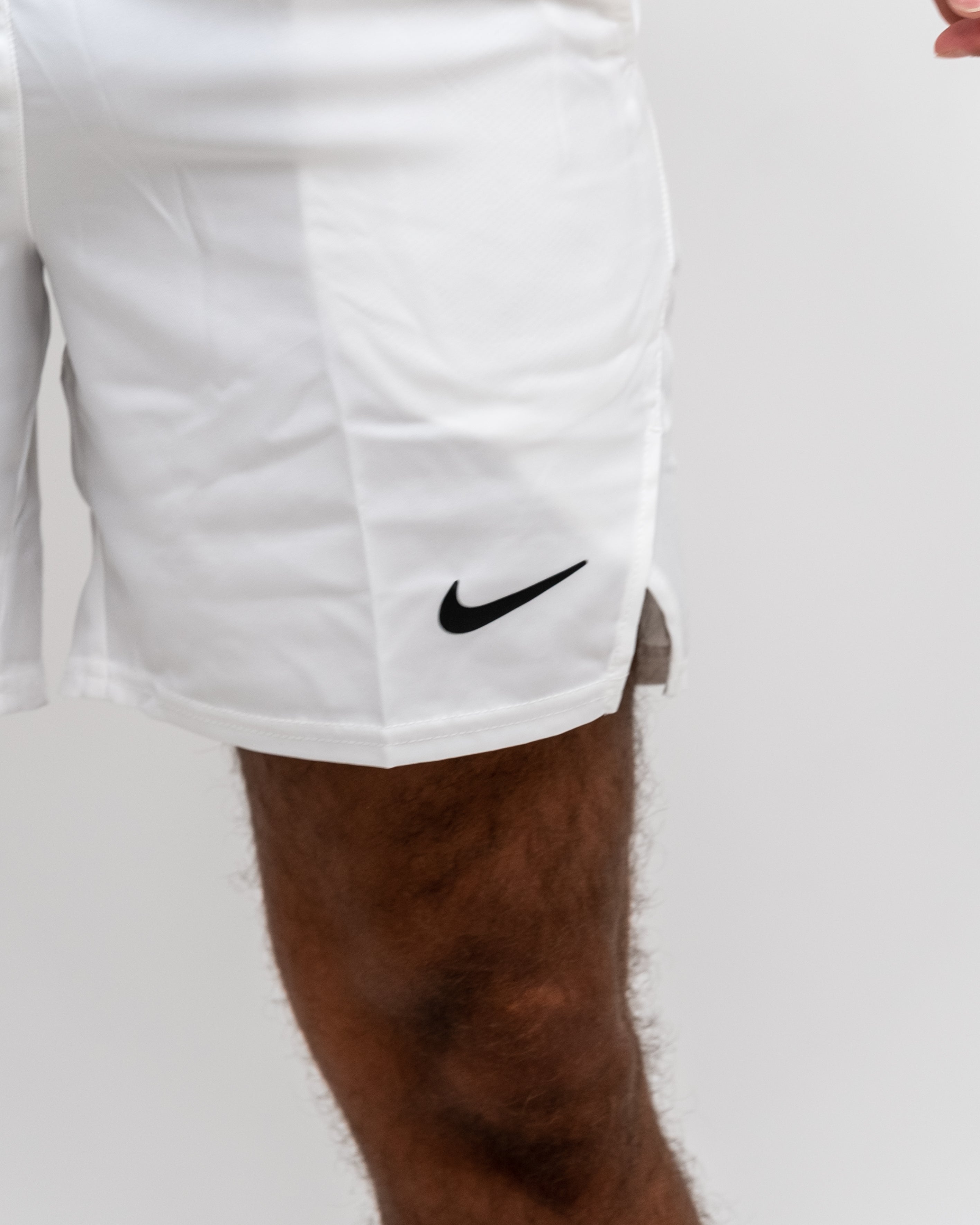 NikeCourt Herre Dri-FIT Victory 7IN